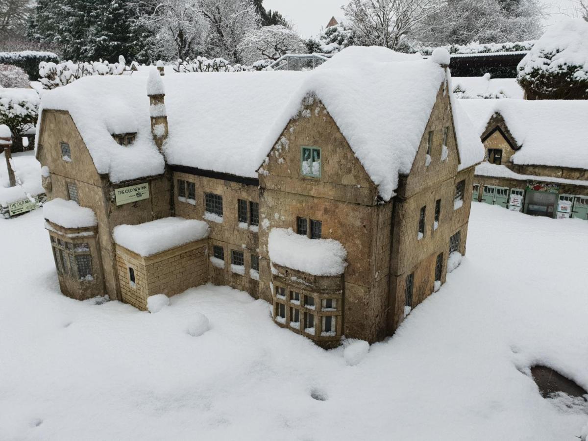 ดิ โอลด์ นิว อินน์ Bourton-on-the-Water ภายนอก รูปภาพ
